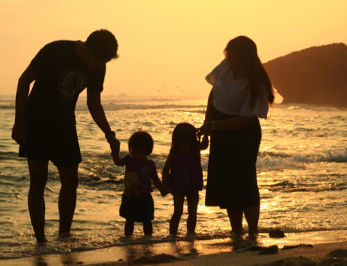 [ 472 ] – Satversmei neatbilst liegums par vardarbību sodītai personai adoptēt bērnu