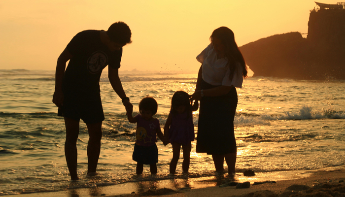 Satversmei neatbilst liegums par vardarbību sodītai personai adoptēt bērnu